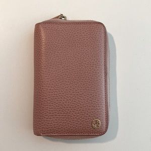 Gucci Leather Wallet. Excellent Condition.